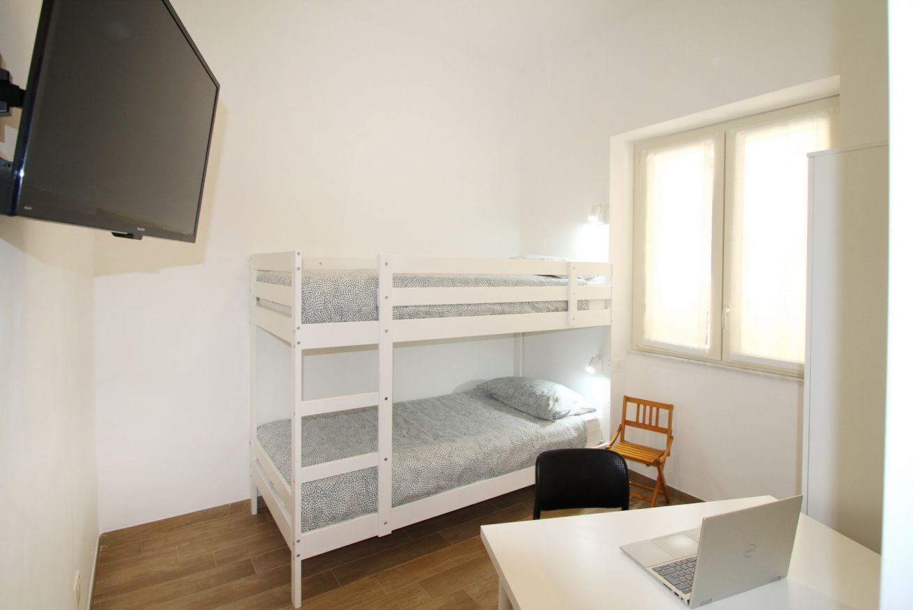 2 chambres, coffres-forts dans les chambres, fer et planche à repasser