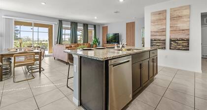 Pool + BBQ - Cozy 5BD Stay Minutes from Disney