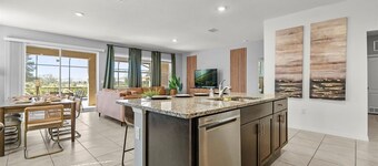Pool + BBQ - Cozy 5BD Stay Minutes from Disney