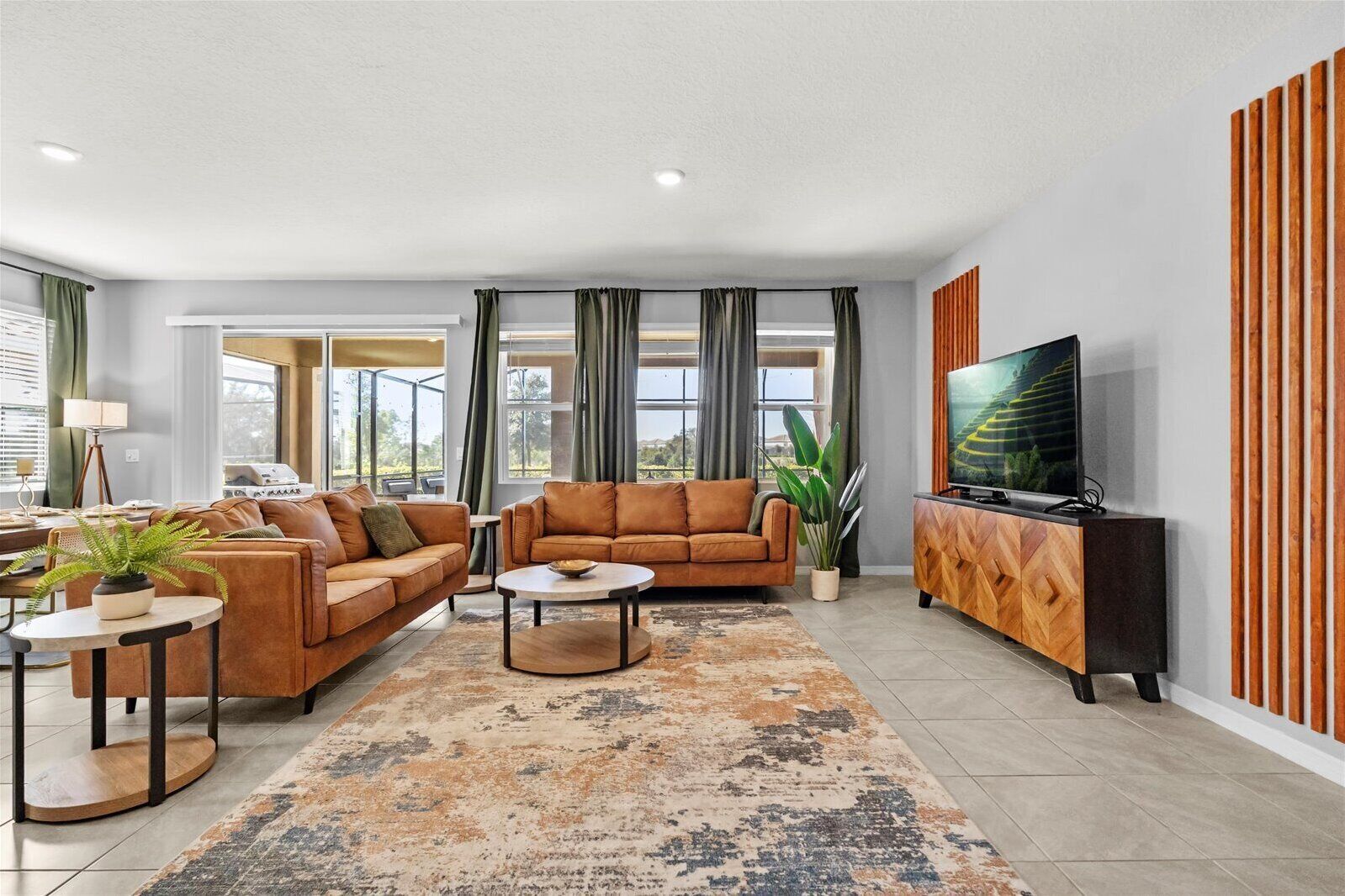 智能電視、足球機、書籍