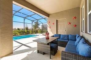 Terrace/patio - Pool + BBQ - Cozy 5BD Stay Minutes from Disney (Davenport)