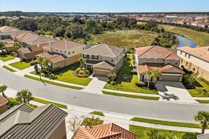Exterior - Pool + BBQ - Cozy 5BD Stay Minutes from Disney (Davenport)