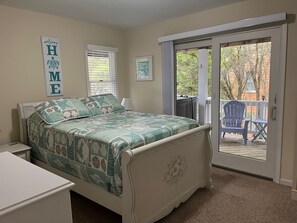 4 bedrooms, desk, free WiFi - Escape to beautiful 4 BR home, Brightside OBX—Your Corolla Beach Retreat Awaits! (Corolla)