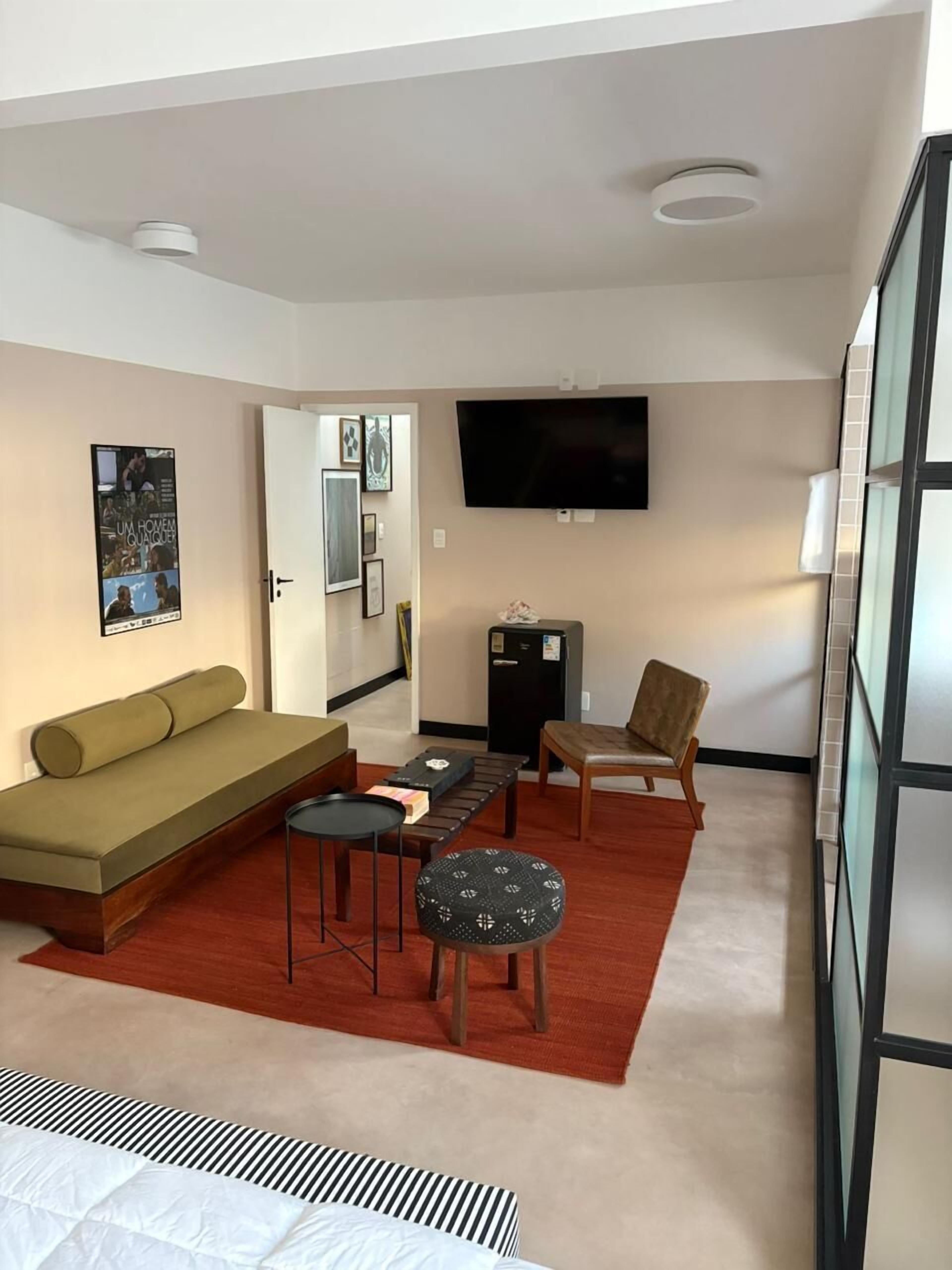 Quarto clássico | Cofres nos quartos, cortinas blackout, ferros/tábuas de passar roupa