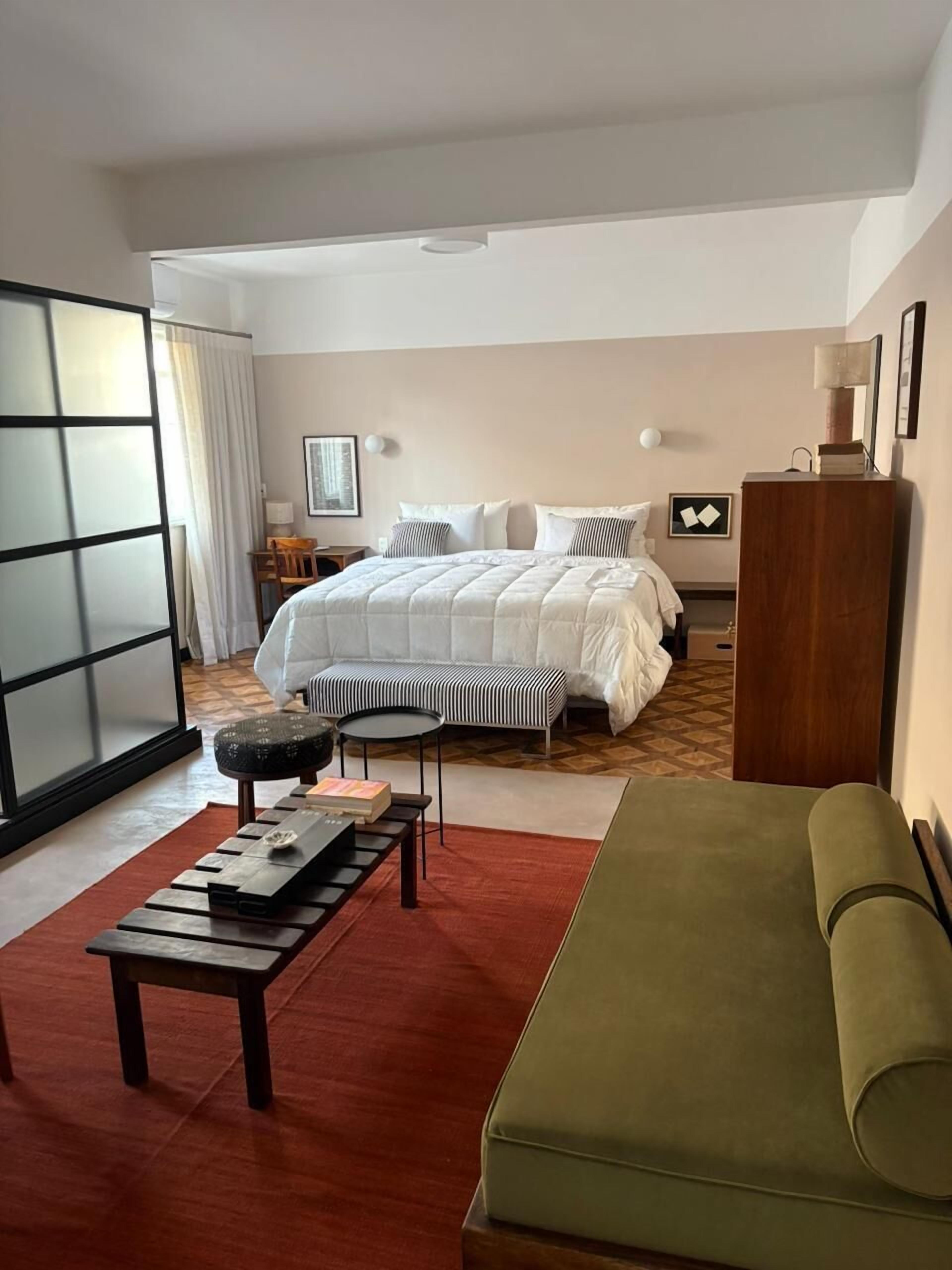 Caja de seguridad en la habitación y cortinas blackout 