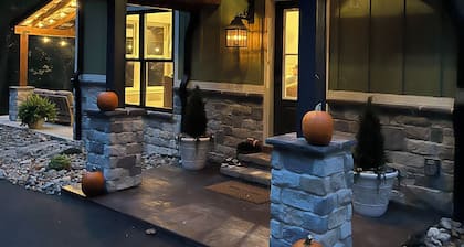 The Bird's Nest. Inclusive cabin home with a modern touch