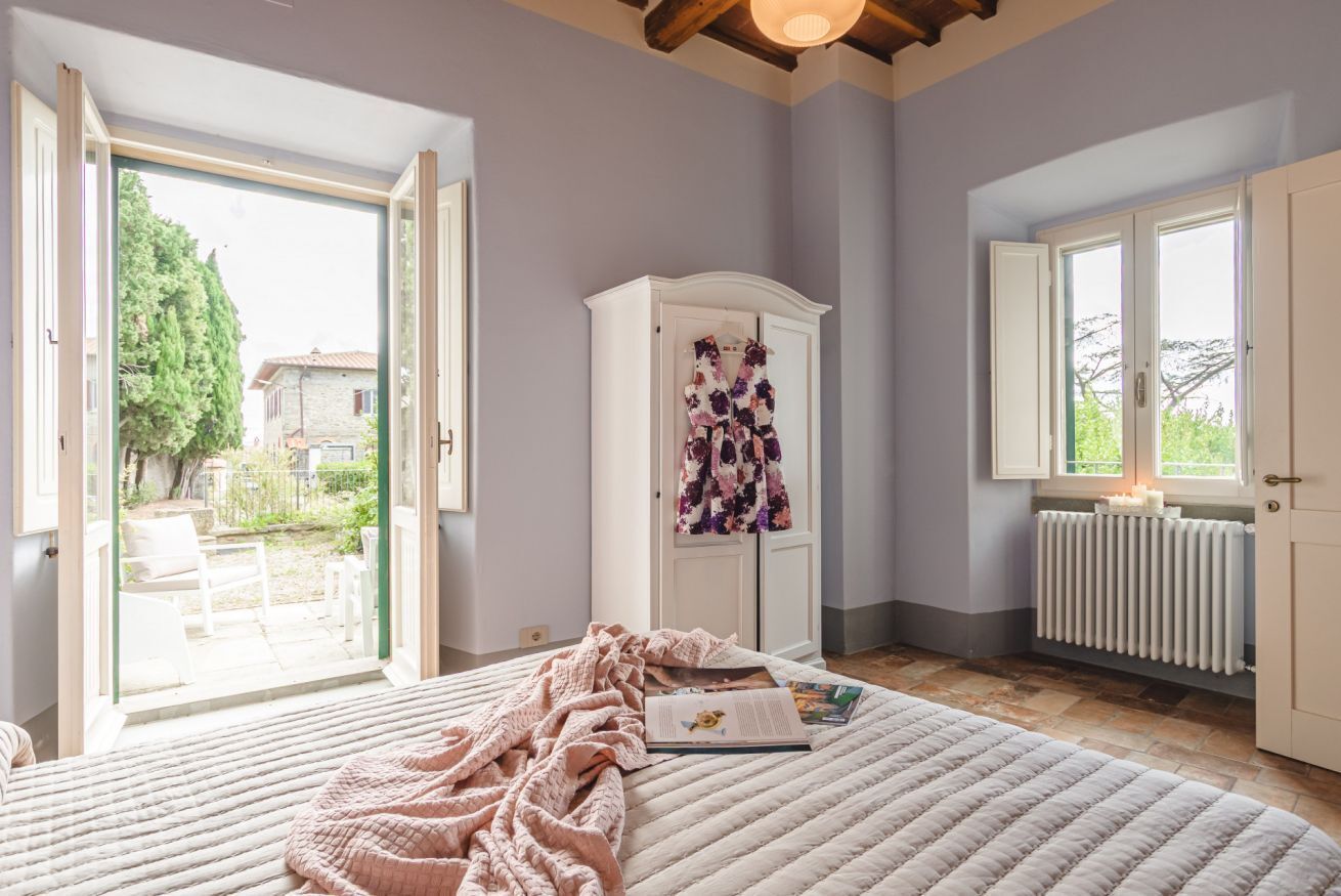 2 habitaciones, tabla de planchar con plancha y cuna de viaje 
