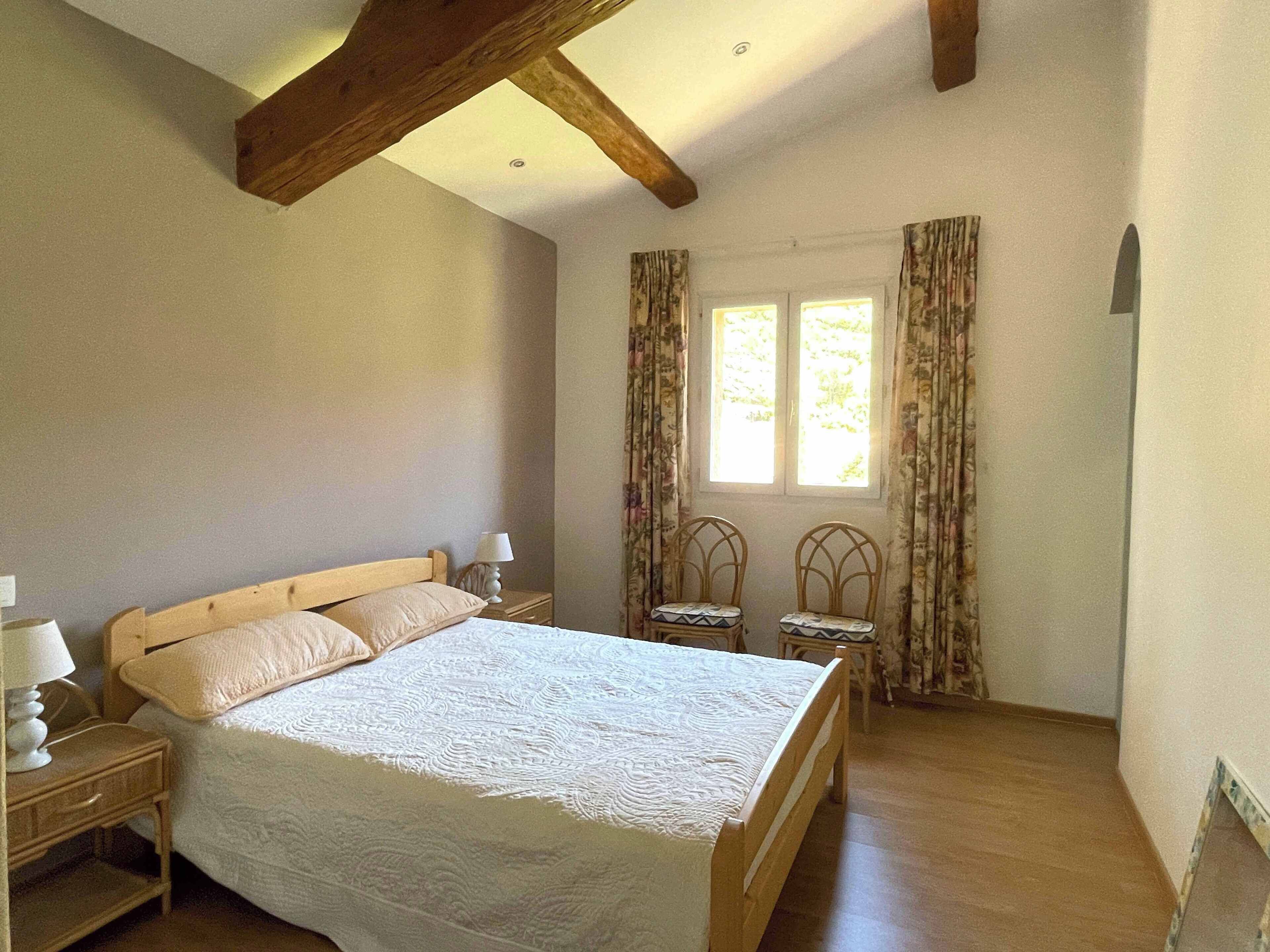 4 chambres, fer et planche à repasser, Wi-Fi, draps fournis