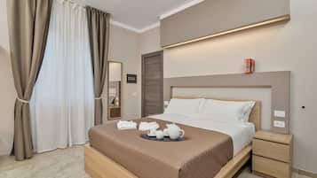 Zimmersafe, Schreibtisch, kostenloses WLAN, Bettwäsche