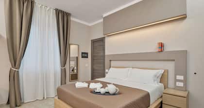 TOC TOC-ROOM 85-Double Shower.650m from the Central Station,900m from the Center