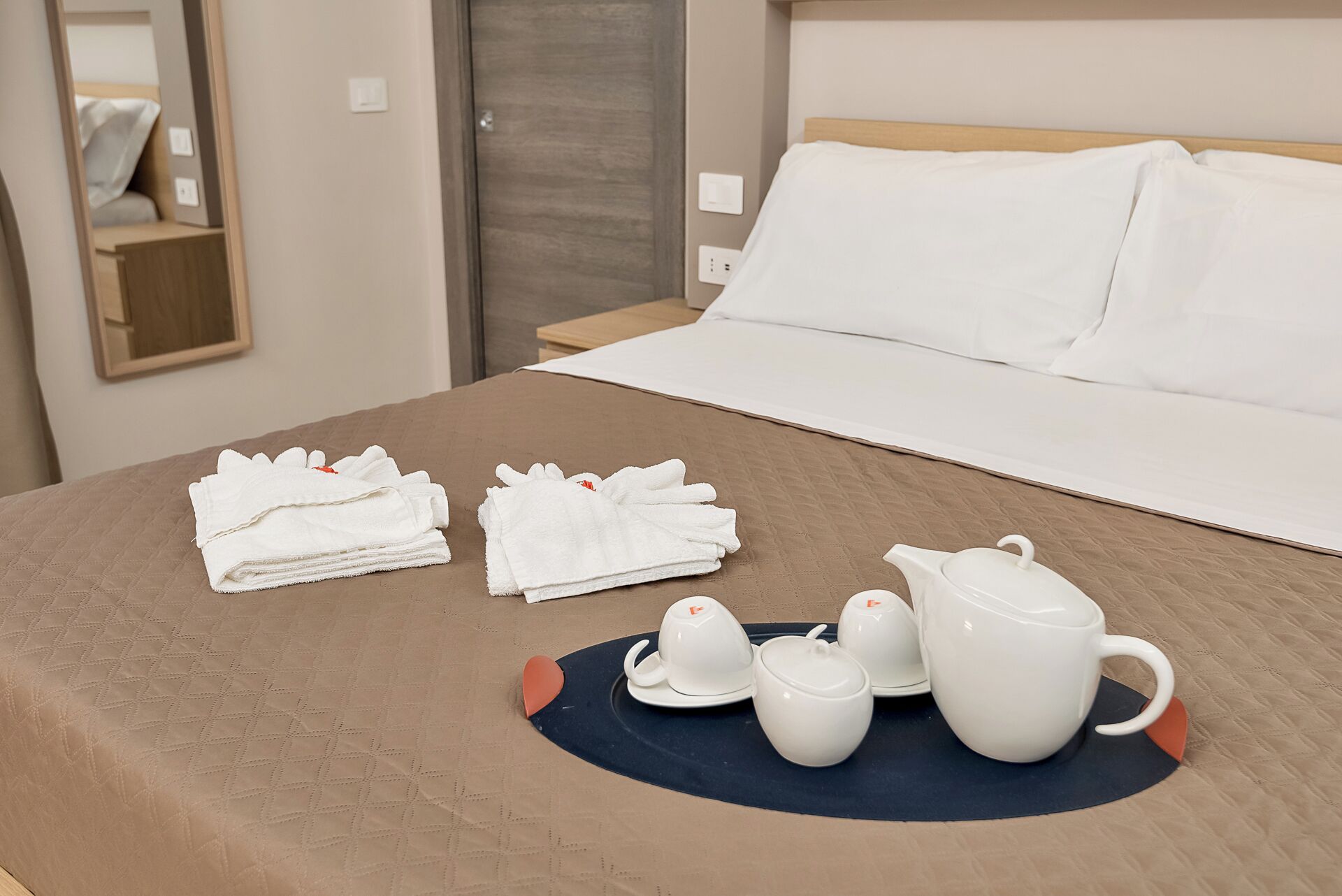 Coffres-forts dans les chambres, bureau, Wi-Fi gratuit, draps fournis