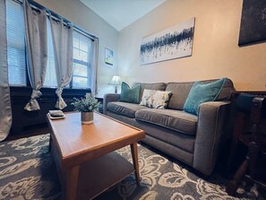 TV - Kegel`s Inn - 1 Bedroom - Classic Apartment #1 (West Allis)