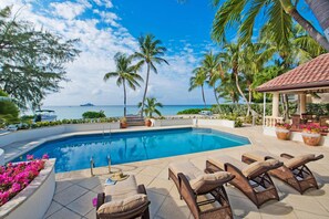 A heated pool - Coconut Walk: Luxe 7Mile Beach Estate w/Heated Pool, Barefoot Beach, + Free Kayaks (7 Mile Beach)
