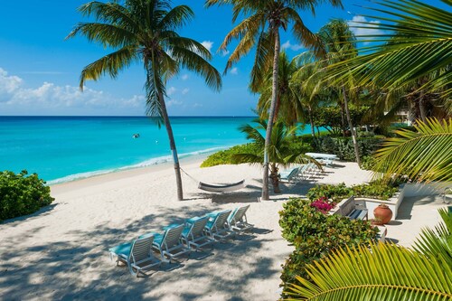 Coconut Walk: Luxe 7Mile Beach Estate w/Heated Pool, Barefoot Beach, + Free Kayaks