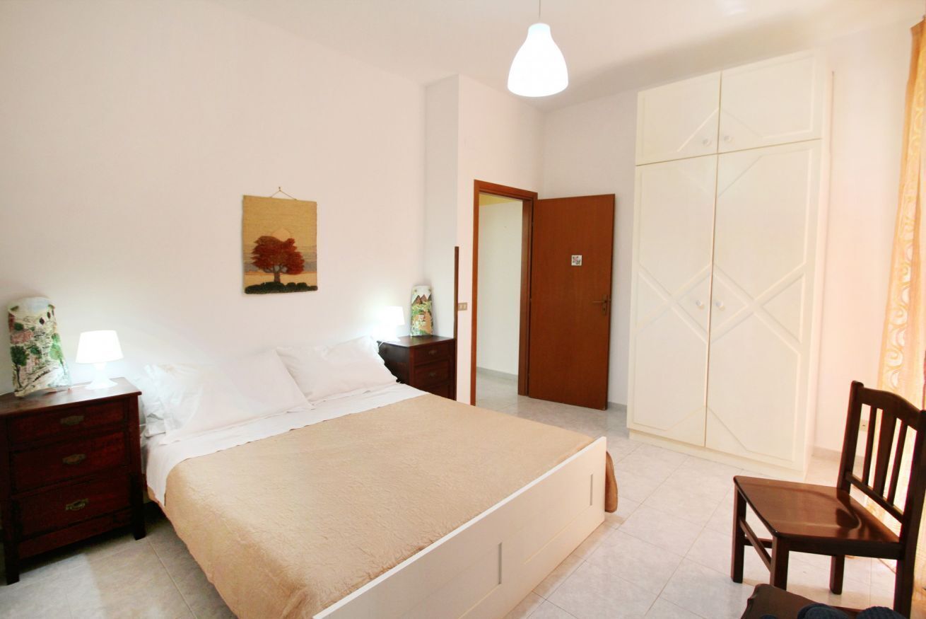 3 bedrooms, in-room safe, iron/ironing board, travel crib