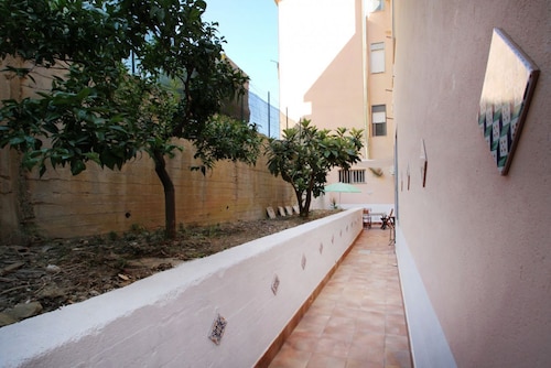 Apartment with private courtyard