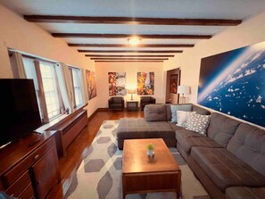 TV - Kegel`s Inn - 2 Bedroom - Classic Apartment #5 (West Allis)