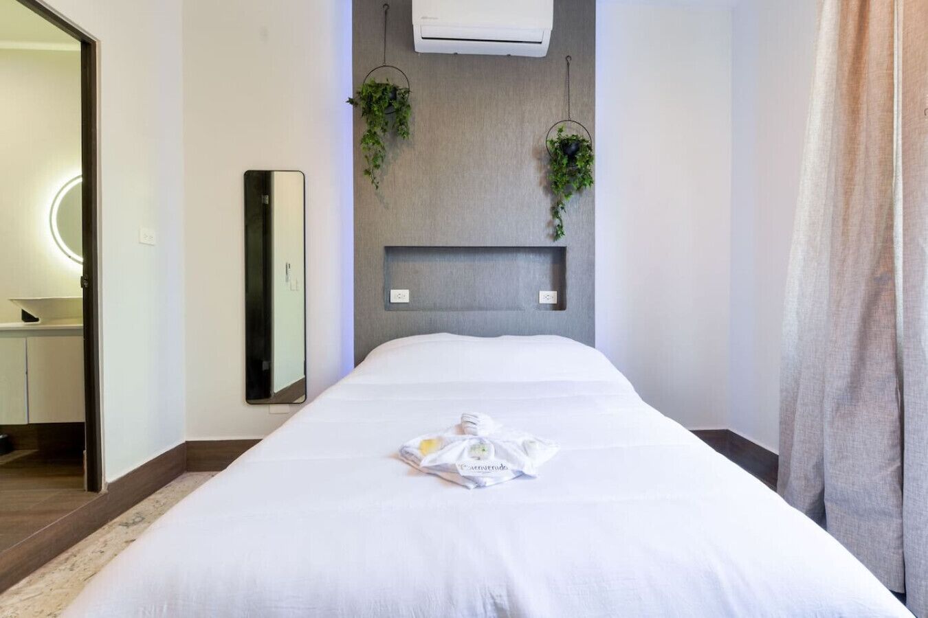 Iron/ironing board, WiFi