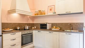 Forno, lavastoviglie, tostapane, seggiolone