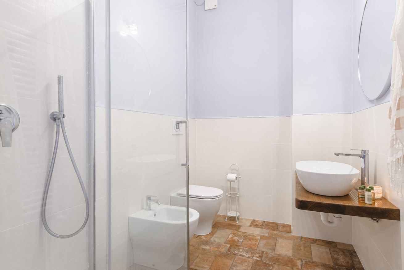 Dusche, Bidet, Handtücher