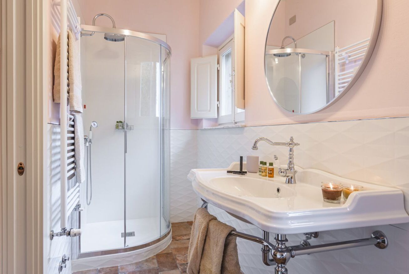 Doccia, bidet, asciugamani