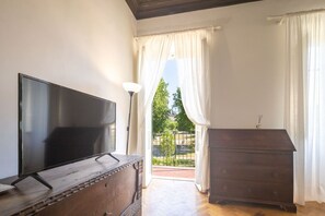 Interior - Florence Large Frescoed Apartment (Firenze)