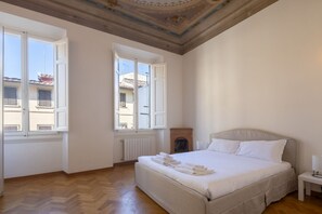 4 chambres, fer et planche à repasser
