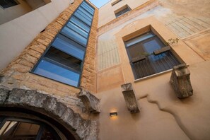 Exterior detail - The Ancient Arch | Boutique Apt w/ Private Terrace (Palermo)