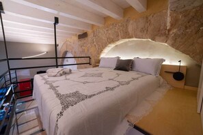 Iron/ironing board, free WiFi, bed sheets - The Ancient Arch | Boutique Apt w/ Private Terrace (Palermo)