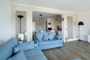 TV - Lollo's Terrace | Panoramic View | Mondello Beach (Palermo)