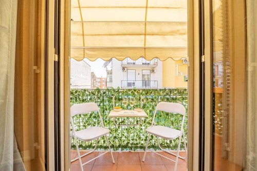 nonMama | 2-Bath Stylish Apt near Mondello Beach