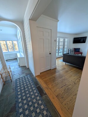 Fireplace - cozy home with mountain views. (Dorset)