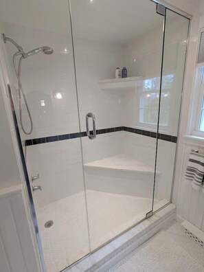 Shower, hair dryer, towels - Glorious Mountain View in Dorset (Dorset)