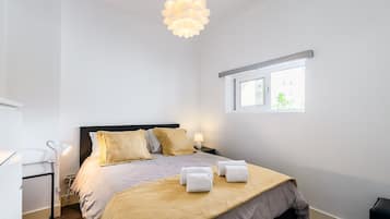 Strykjärn/strykbräda, wi-fi och sängkläder