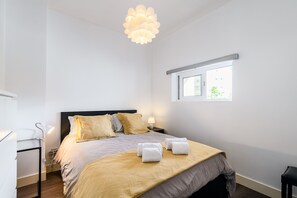 Iron/ironing board, WiFi, bed sheets - Apartment 'Luz Do Estoril' with Balcony and Wi-Fi (Estoril)