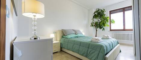 1 bedroom, iron/ironing board