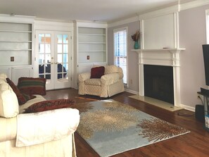 Smart TV, fireplace