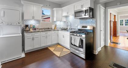 Beautiful Home - Great for Groups, Parking & Food