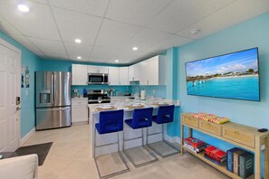 House, 1 King Bed with Sofa bed (Coral Suite) | Private kitchen - Coral Suite (Fort Myers Beach)