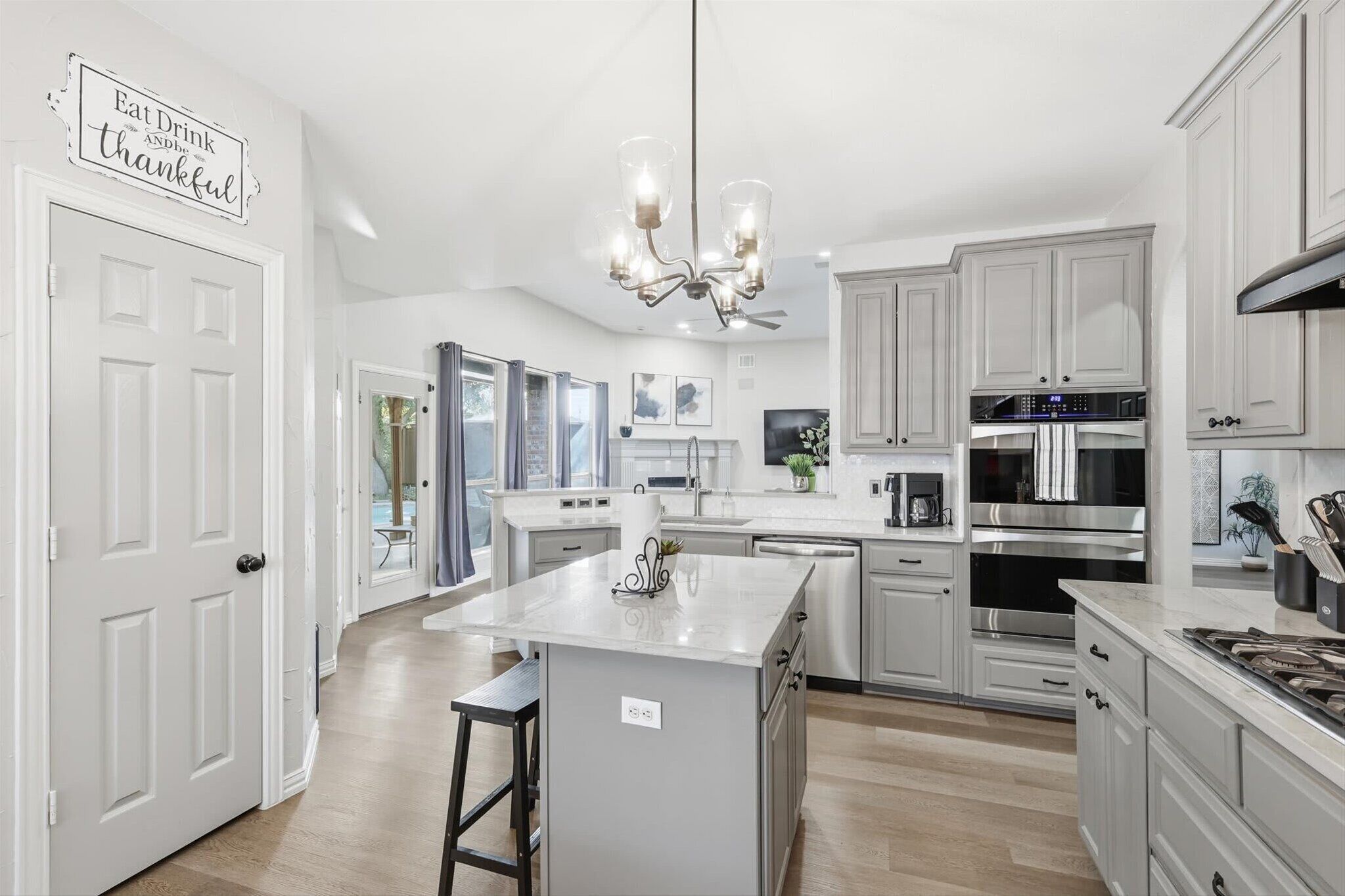 冰箱、微波炉、烤箱、炉灶