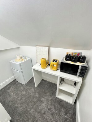 Interior - Modern Double Room Next to Albrighton Station | Free Parking (Albrighton)