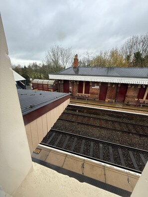 المنطقة المحيطة بالمنشأة