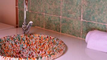 Doccia, asciugacapelli, bidet, asciugamani