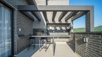 Studio | Outdoor dining