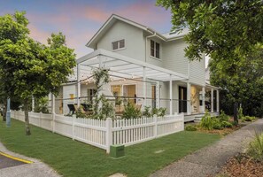 Exterior - Modern Beach Oasis: Marcoola (Marcoola)