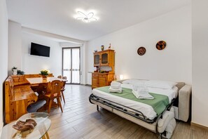 2 Schlafzimmer, Schreibtisch, schallisolierte Zimmer