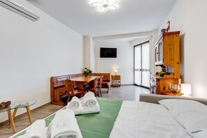 2 Schlafzimmer, Schreibtisch, schallisolierte Zimmer
