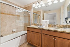 Hair dryer, towels, soap, shampoo - 4BD/ Paradise Palms with private pool (Kissimmee)