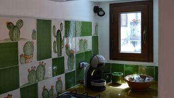 Refrigerador, placa de cocina, utensilios de cocina