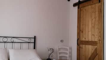 1 quarto, cofres nos quartos, ferros/tábuas de passar roupa